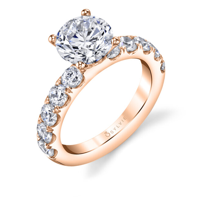 Solitaire engagement ring 