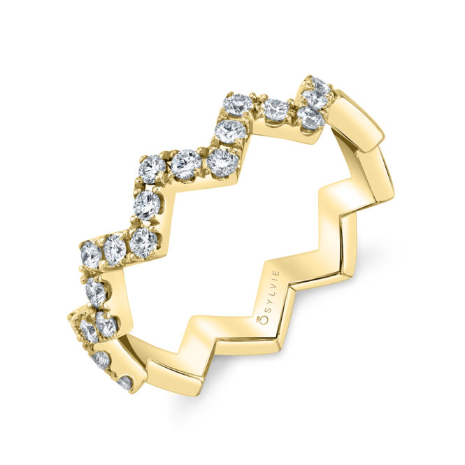 modern diamond ring in yellow gold