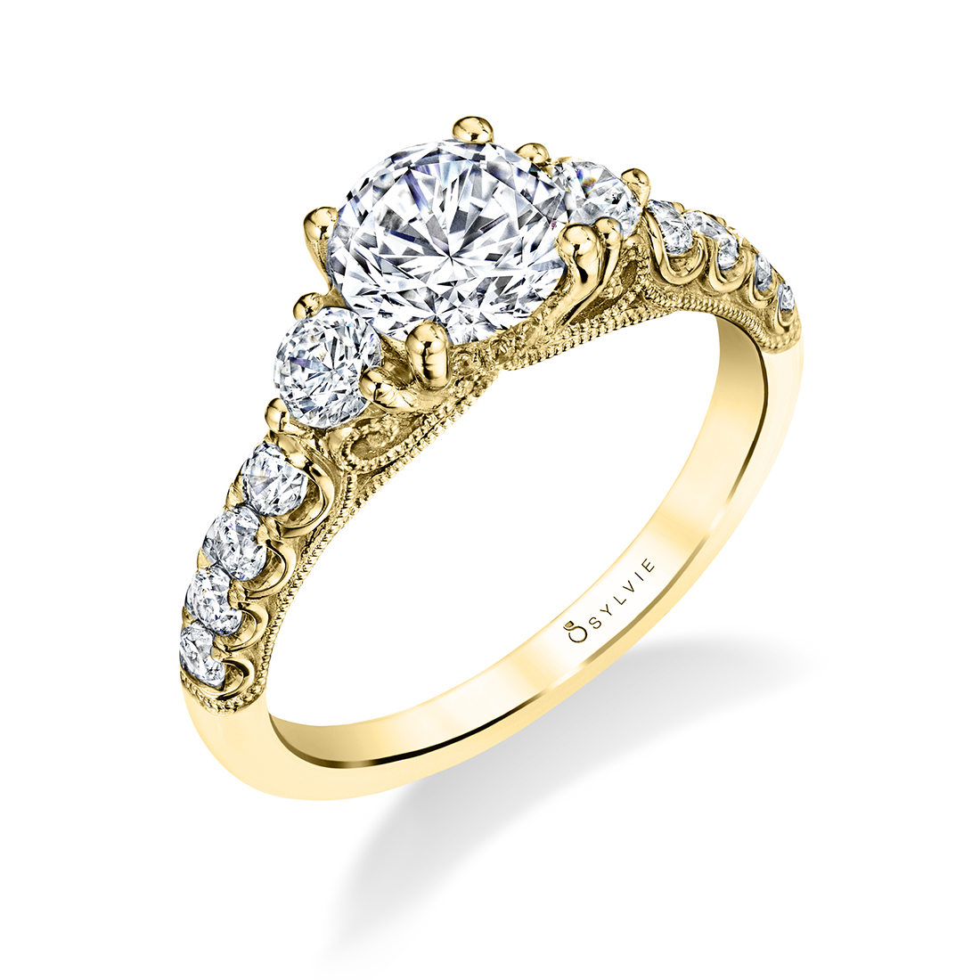 Three stone engagement ring with round diamonds in yellow gold - Lara