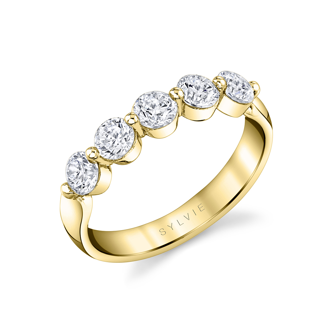 large single prong wedding band in yellow gold