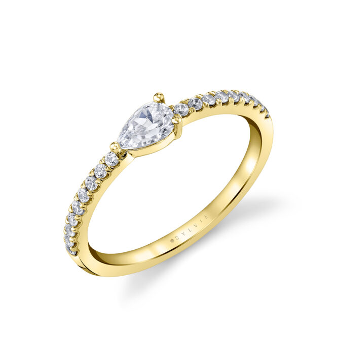 pear shaped classic wedding band in yellow gold