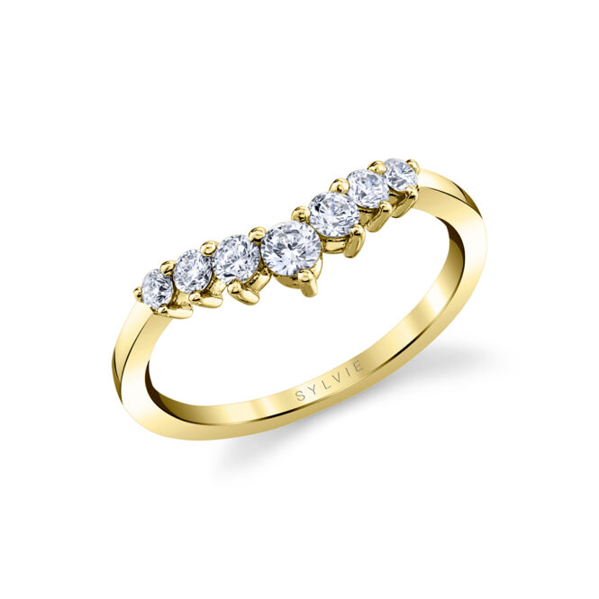 curved diamond wedding ring in yellow gold